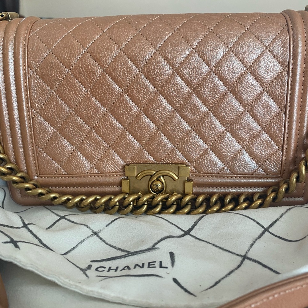 Chanel Le Boy Medium iridescent Bronze rose gold with Gold hardware - Picture 11 of 11